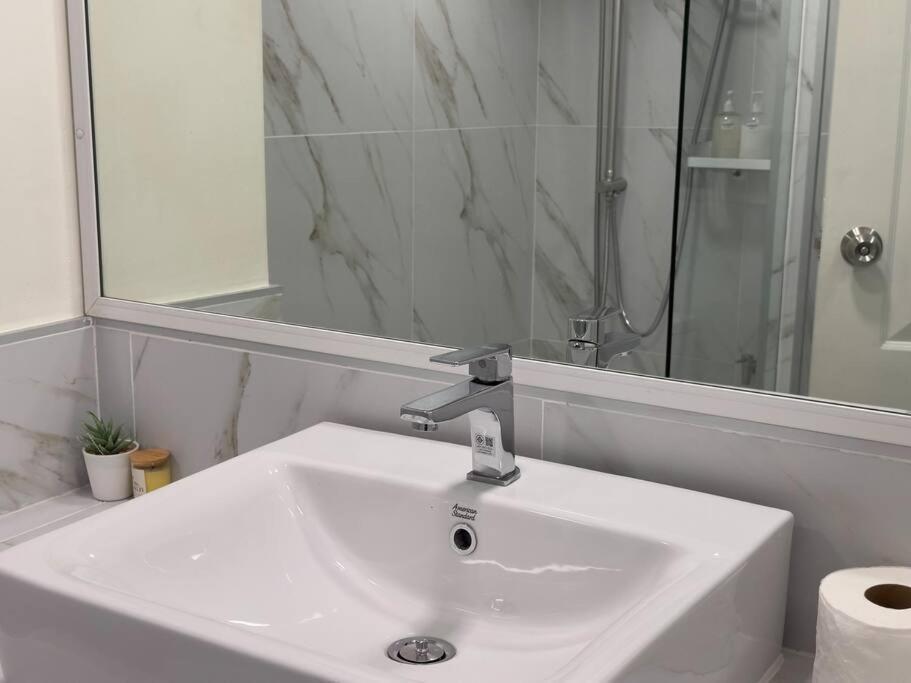 Căn hộ Warm And Classic Modern
