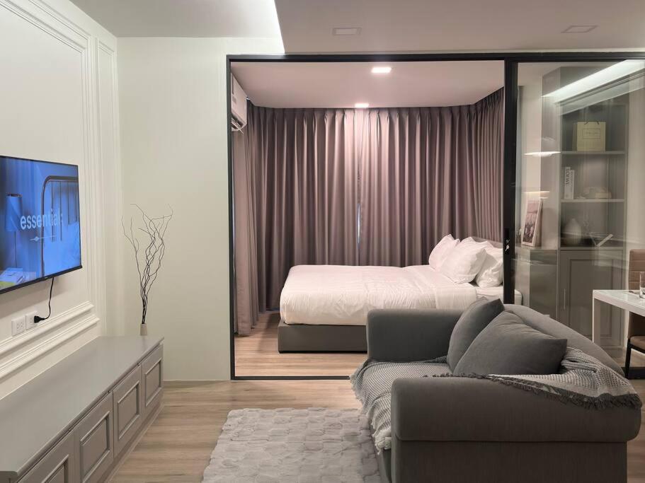 Căn hộ Warm And Classic Modern